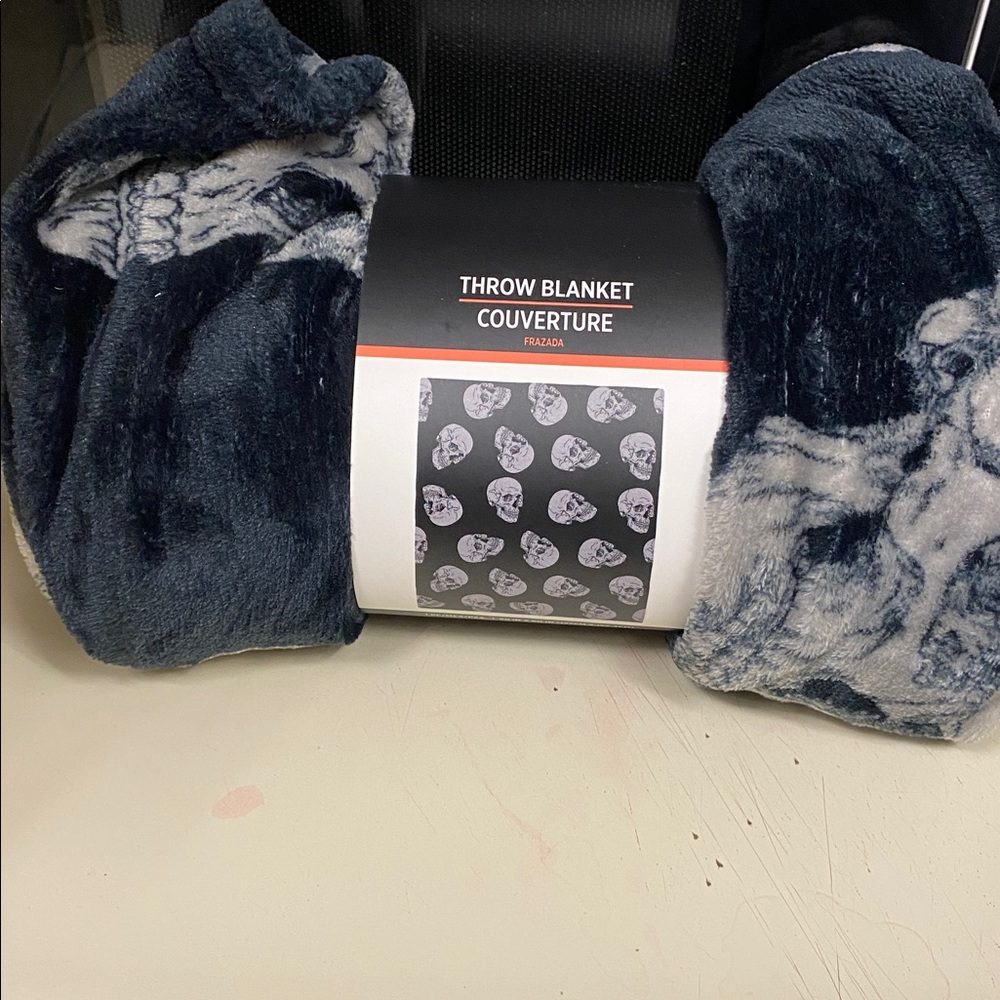 Dark Skull Design Throw Blanket